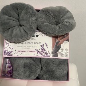 Brookstone Thera spa warming slipper boots